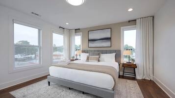 3 bedrooms, desk, iron/ironing board, travel crib