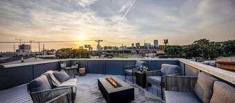 Gorgeous Home w/ Rooftop Terrace Min from Music Row