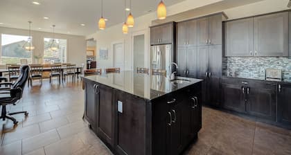Luxury Home with Epic Views - Game Rooms, Gym, Near Leavenworth &
Lake Chelan