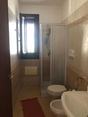 Apartment, 2 Schlafzimmer | Badezimmer