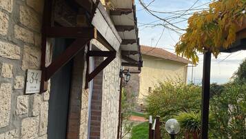 Ferienhaus, 2 Schlafzimmer, Raucher, Balkon | Unterkunftsgelände