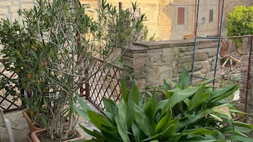 Casa, 2 quartos, para fumantes, sacada | Detalhe da fachada