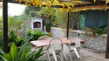 Maison, 2 chambres, fumeur, balcon | Restauration en plein air