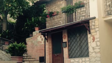 House, 2 Bedrooms, Smoking, Balcony | Balcony