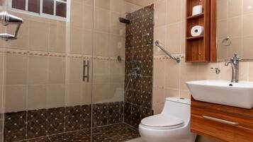 House, 4 Bedrooms, Accessible, Smoking | Bathroom