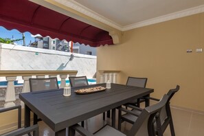 House, 4 Bedrooms, Accessible, Smoking | Dining