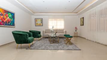 House, 4 Bedrooms, Accessible, Smoking | Lounge