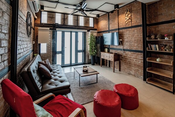 Condo, 2 Bedrooms, Balcony, Garden View | Living area - Luxury Industrial Flat 5 Mins From Nimman (Chiang Mai)