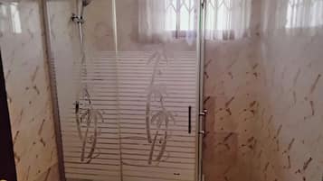 Zimmer, Mehrere Schlafzimmer, barrierefrei, Raucher | Badezimmer