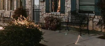 GrueneGusthaus#2|Private Condo + Golf Cart Rentals