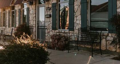 GrueneGusthaus#2|Private Condo + Golf Cart Rentals