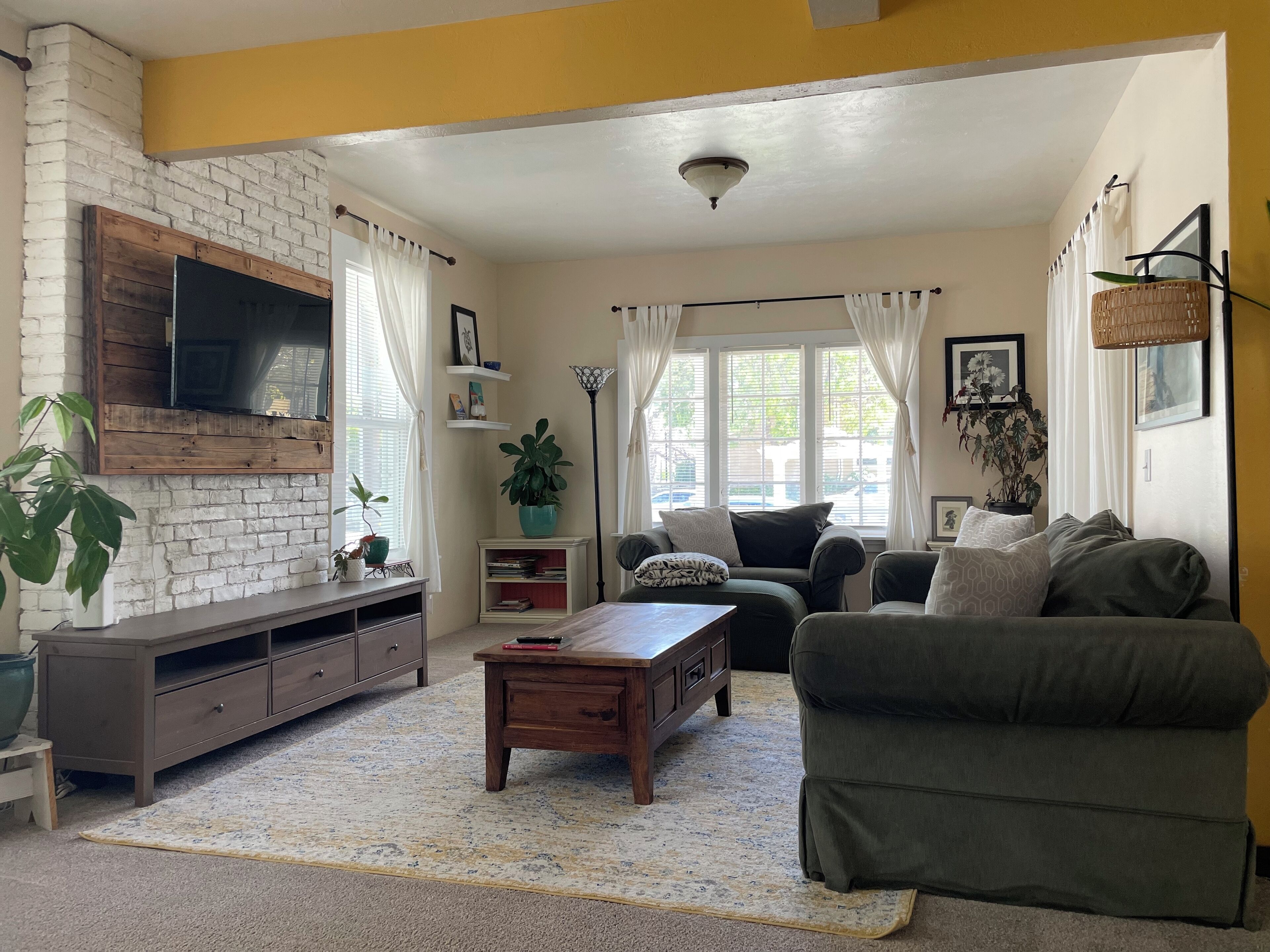   智能电视、书