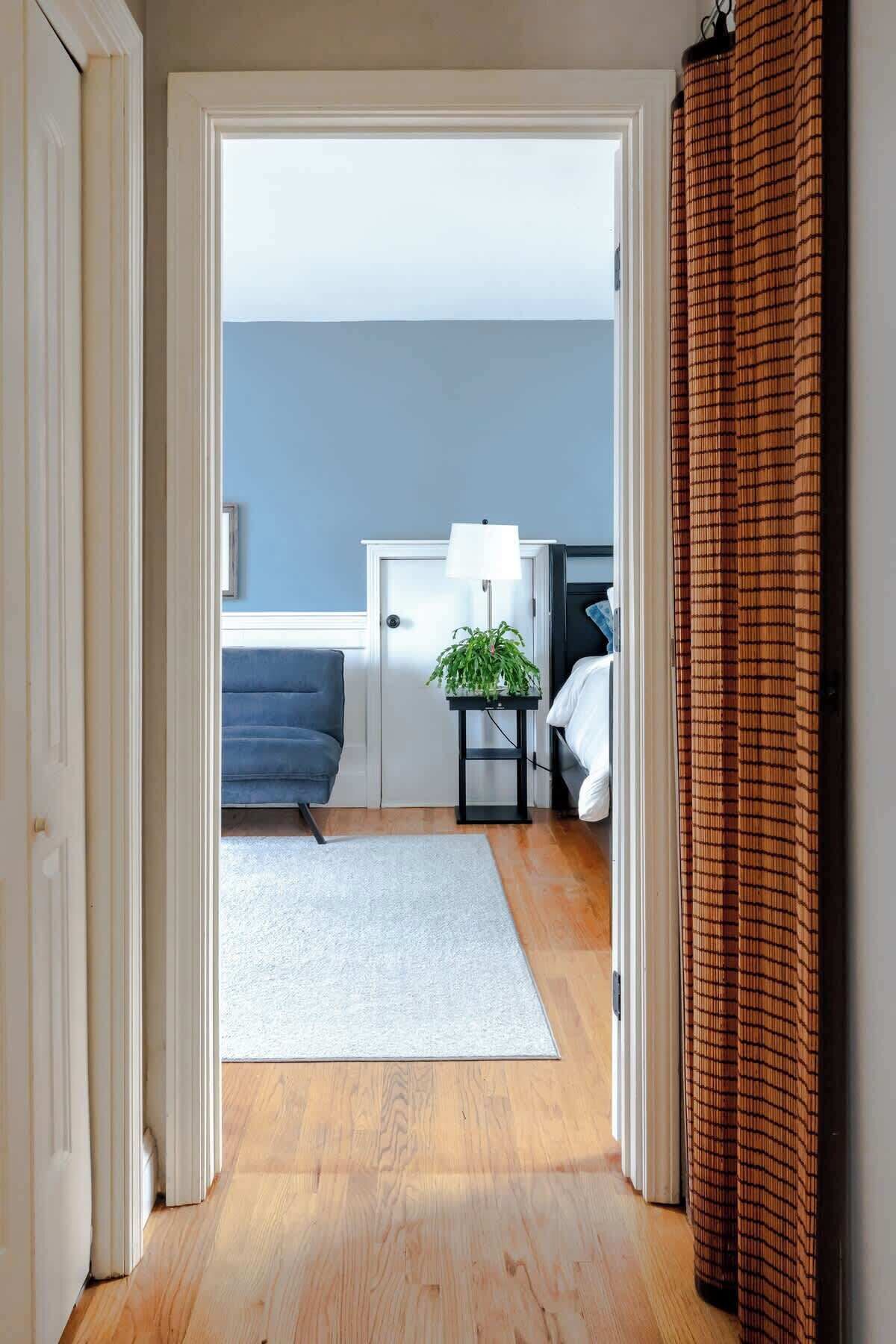 2 chambres, bureau, fer et planche à repasser, lit parapluie