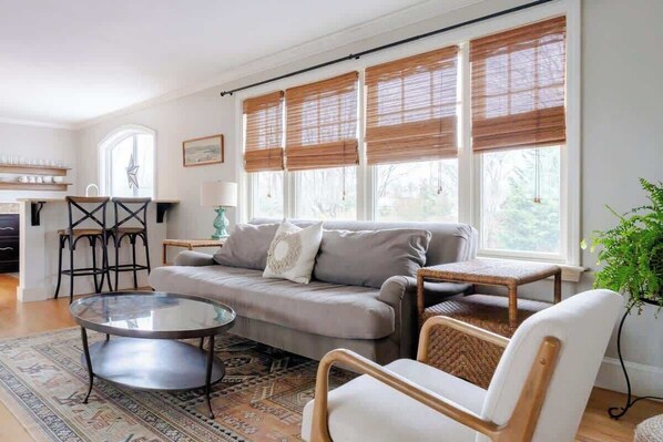 Televisión y oficina 