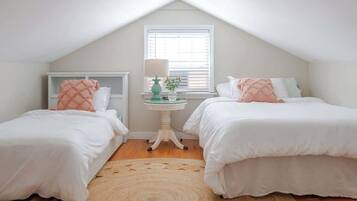 3 Schlafzimmer, Schreibtisch, Bügeleisen/Bügelbrett, Reisekinderbett