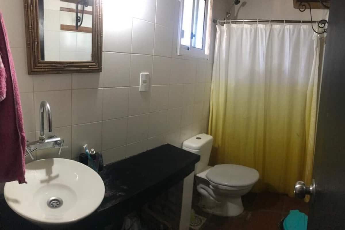Basic Room | Bathroom