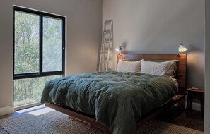 2 makuuhuonetta, työpöytä, ilmainen Wi-Fi, vuodevaatteet