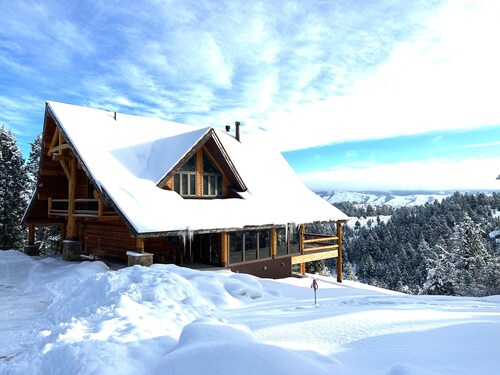 Stunning Rustic Mountain Retreat located in a private community in Star Valley