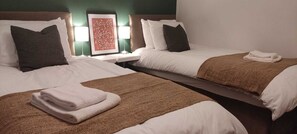 3 عدّة غرف نوم وواي فاي وملاءات أسرّة