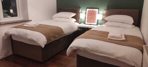 3 عدّة غرف نوم وواي فاي وملاءات أسرّة