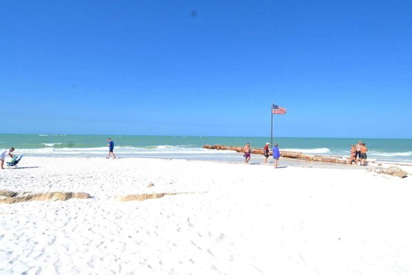 Beach nearby, sun-loungers, beach towels