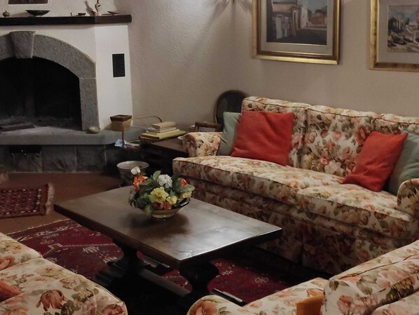 Villa | Living area - Belvilla by OYO Villa di Maria Laura (Ragalna)