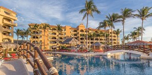 Outdoor pool - WorldMark Coral Baja (San Jose del Cabo)