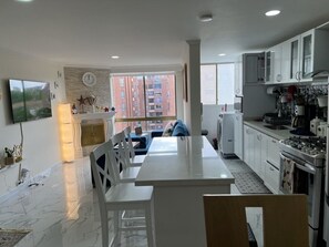 Private kitchen - Cozi Apartment with Great View in Colina Campestre (Bogotá)