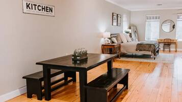 1 bedroom, desk, iron/ironing board, free WiFi