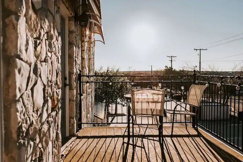 GrueneGusthaus #4|Private Condo+ Golf Cart Rentals