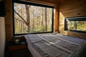 2 bedrooms, WiFi, bed sheets - Sowilo Pine House. All-inclusive food and drinks. (Cambridge)