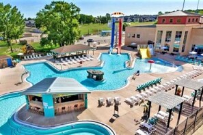 Una piscina techada, una piscina climatizada