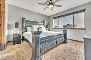 3 habitaciones, tabla de planchar con plancha y cuna de viaje