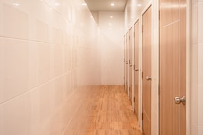 Ducha y cabezal de ducha tipo lluvia