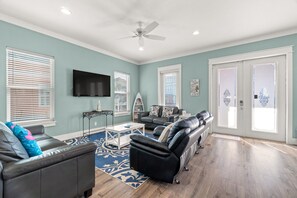 TV - Private Pool, Ocean views, Gorgeous Beach House (Panama City Beach)