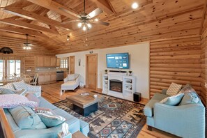 TV, fireplace, ping pong