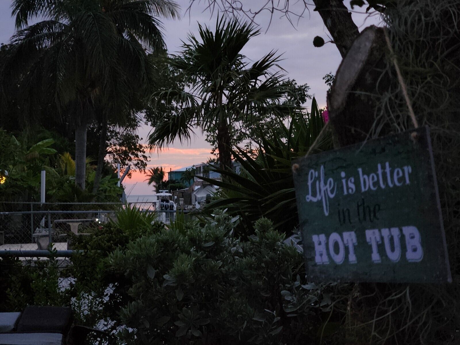 Relax & unwind in quiet Butterfly Garden, lounge on lanai, ocean view, & hot tub