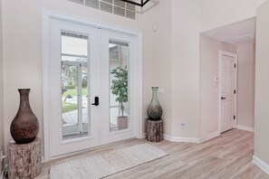 Interior - Casa del Sueno - 3 bed/3 bath in the Four Mile Cove area w. heated pool and spa. Gulf access! (Cape Coral)