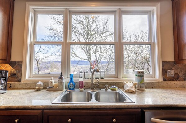 Interior - Bright and Spacious Mountain Home Near Skiing (Sugar Mountain)