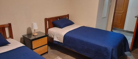 6 bedrooms, desk, iron/ironing board, WiFi