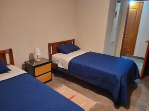 6 Schlafzimmer, Schreibtisch, Bügeleisen/Bügelbrett, WLAN