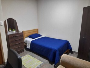 6 bedrooms, desk, iron/ironing board, WiFi