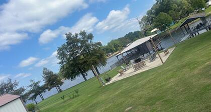 Lake front home in secluded neighborhood mins away f/ boat launch and amenities.