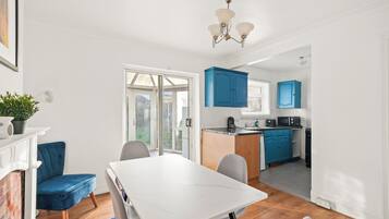Apartment, 3 Bedrooms | Private kitchen