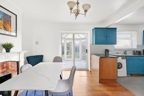 Appartement, 3 chambres | Salle à manger