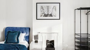 Unclassified image, 5 of 20, button - 3bed Cozy House Parking Wifi (Welling)