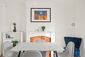 Appartement, 3 chambres | Salle à manger