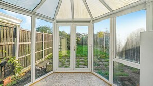 Unclassified image, 4 of 20, button - 3bed Cozy House Parking Wifi (Welling)