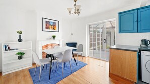 Unclassified image, 2 of 20, button - 3bed Cozy House Parking Wifi (Welling)