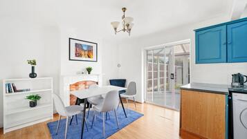Apartment, 3 Bedrooms | Dining